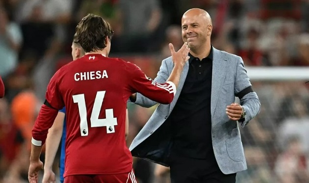 Tuy chưa được ra sân nhiều, nhưng HLV Arne Slot vẫn luôn công nhận sự chăm chỉ từ Chiesa