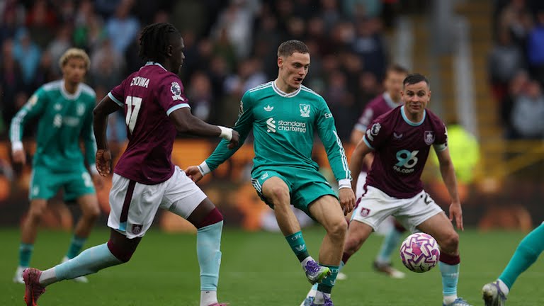 Liverpool đã giành ba điểm quan trọng trước Burnley