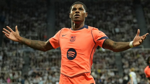 Rashford bắt đầu sự nghiệp ở Manchester United với những pha lập công ấn tượng