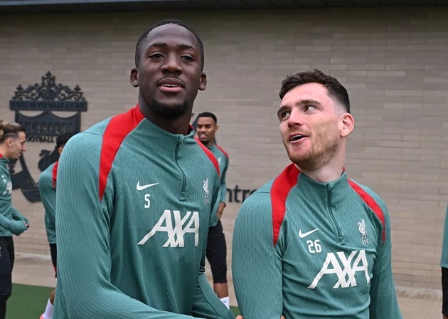 Hợp đồng của hậu vệ trái Andy Robertson chỉ kéo dài đến hè 2026