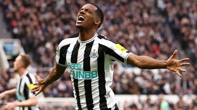 Newcastle United đang dẫn đầu trong cuộc săn lùng người thay thế Alexander Isak.