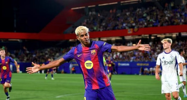 Lamine Yamal ngày càng giống Lionel Messi 