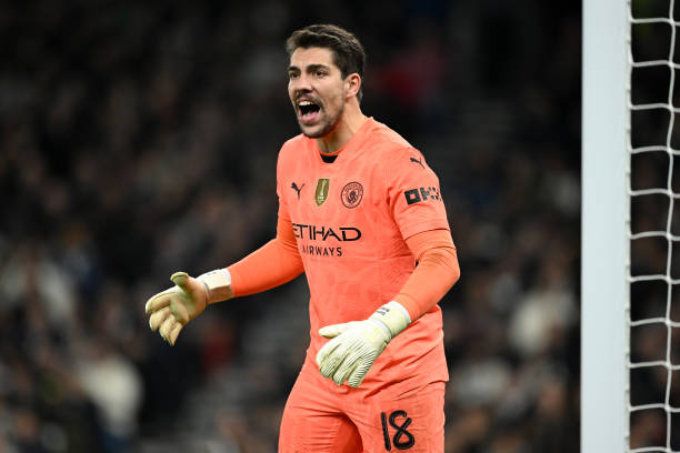 Động thái của Man Utd khiến cánh cửa ra đi của Ortega bị đóng lại tại Man City.