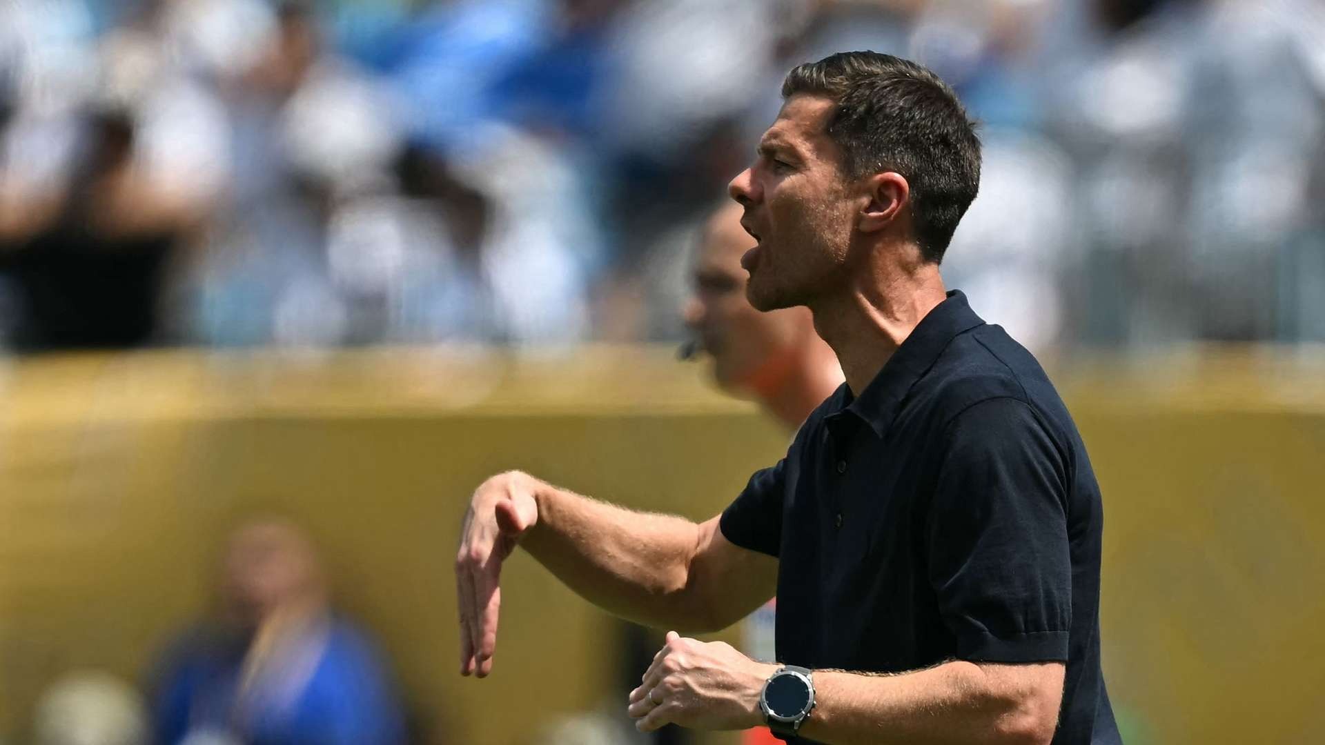 HLV Xabi Alonso đang thể hiện ai mới là "ông chủ" của Kền Kền Trắng